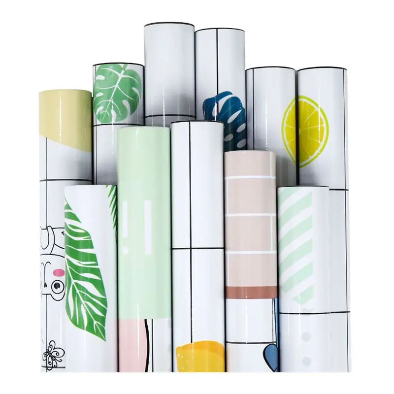 Papier peint adhésif en vinyle effet marbre hydrofuge imperméable, rendu sur un mur
