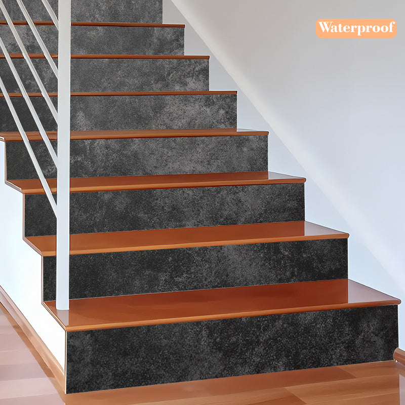 Béton ciré anthracite sur contremarches, lot de 15 bandes