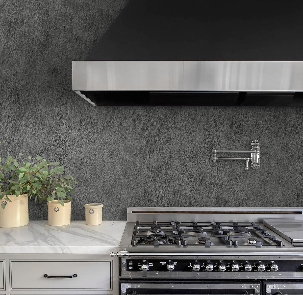 Papier peint béton gris foncé, dix mètres sans une jonction