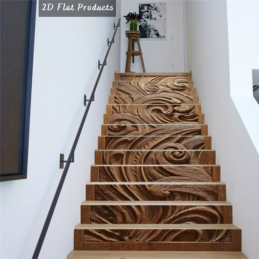 Boiserie d'acajou sculptée à volutes, treize contremarches